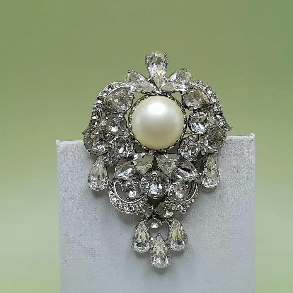 Vintage Weiss Pearl Rhinestone Brooch Rhodium Ribbon Pin 1960s